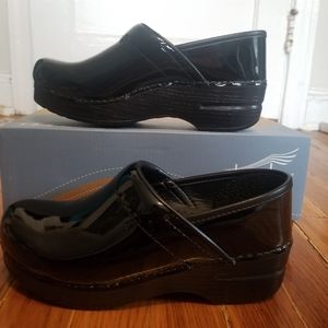 New! Black Patent Leather Dansko Clog